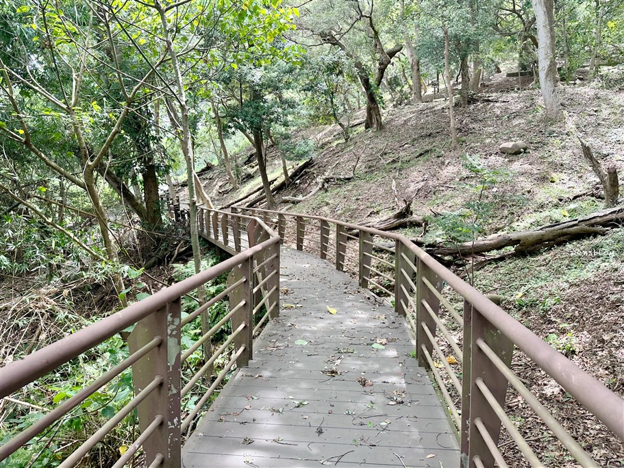 苗栗。功維敘隧道，貓貍山公園內，有著百年歷史，五彩繽紛的古蹟隧道 @雯雯的玩樂地圖