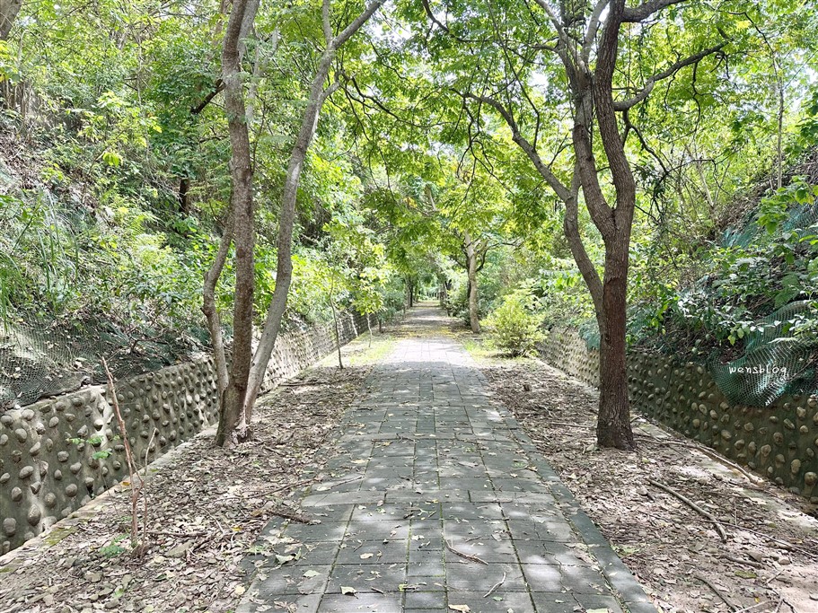 苗栗。功維敘隧道，貓貍山公園內，有著百年歷史，五彩繽紛的古蹟隧道 @雯雯的玩樂地圖