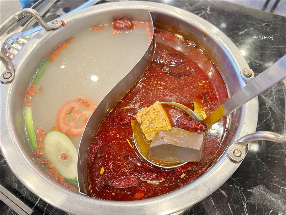 桃園中壢。串味江湖麻辣串串香火鍋，還原四川成都風味，一起來撸串 @雯雯的玩樂地圖