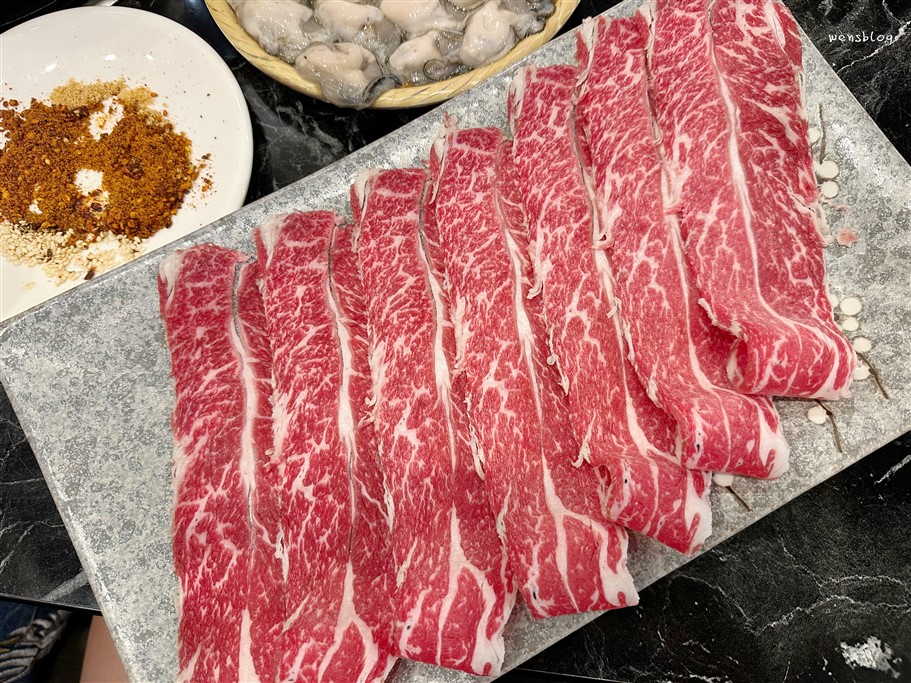桃園中壢。串味江湖麻辣串串香火鍋，還原四川成都風味，一起來撸串 @雯雯的玩樂地圖