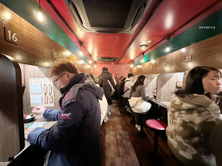 日本旅遊。福岡一蘭拉麵總本店，24小時全天候營業 @雯雯的玩樂地圖
