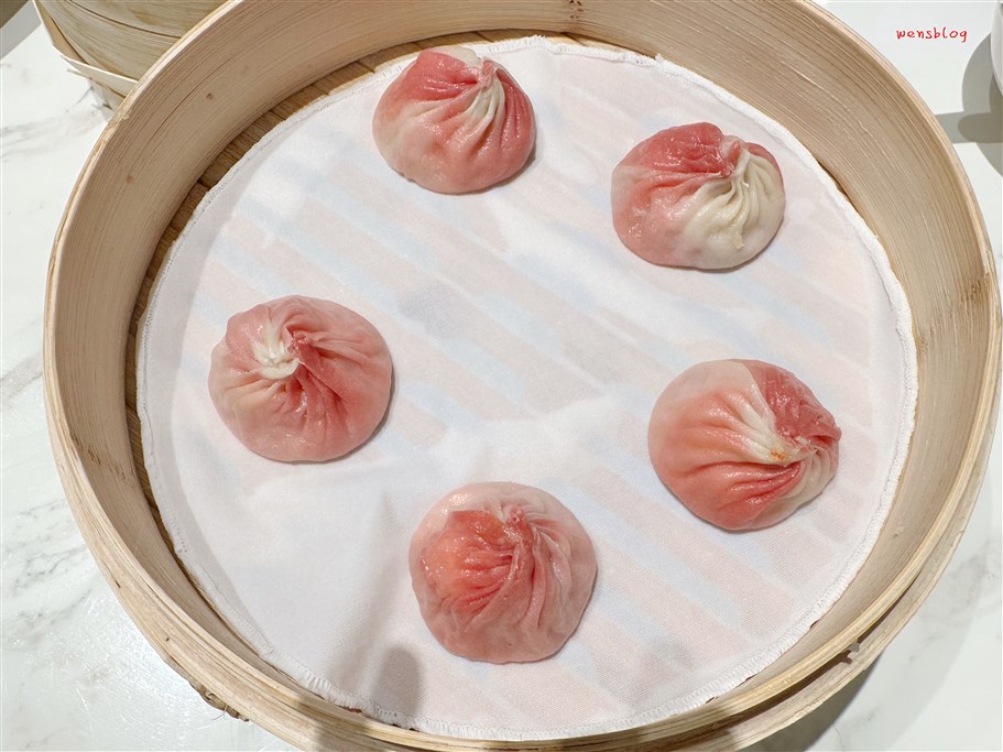 桃園中壢。樂天皇朝桃園大江店,大江新開幕~招牌特色8色小籠包,吸睛又好拍照 @雯雯的玩樂地圖 桃園中壢。樂天皇朝桃園大江店,大江新開幕~招牌特色8色小籠包,吸睛又好拍照 @雯雯的玩樂地圖