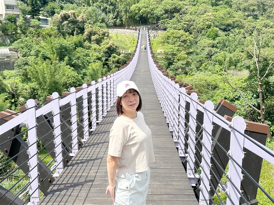 台北內湖。碧山巖開漳聖王廟、白石湖吊橋，登高望遠，拜拜求好運 、輕鬆走吊橋 @雯雯的玩樂地圖