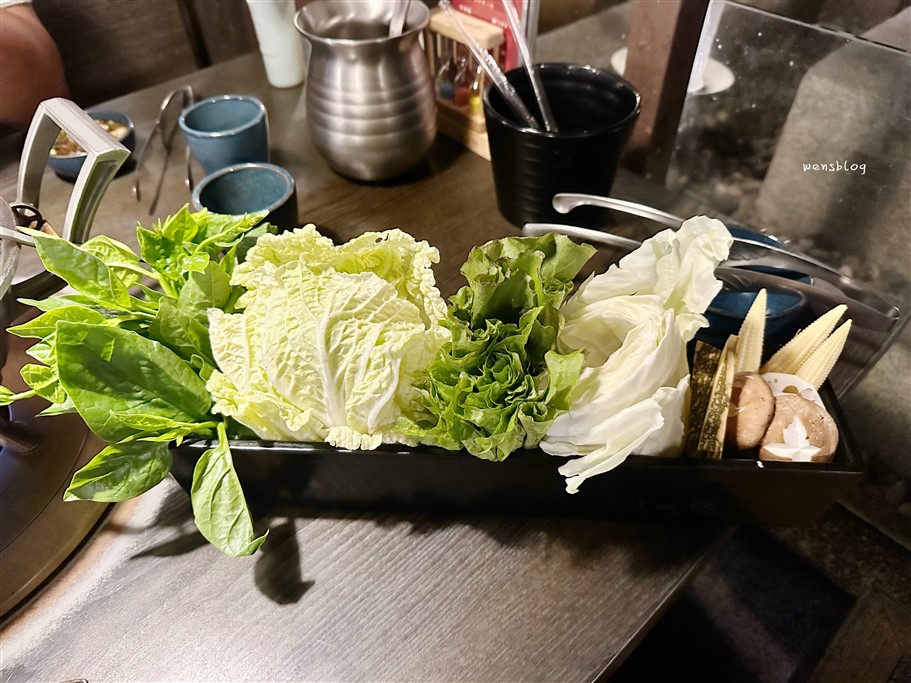 桃園中壢。這一鍋中壢中美殿,中國宮廷風的裝潢,享受精緻份量但卻有飽足感 @雯雯的玩樂地圖 桃園中壢。這一鍋中壢中美殿,中國宮廷風的裝潢,享受精緻份量但卻有飽足感 @雯雯的玩樂地圖