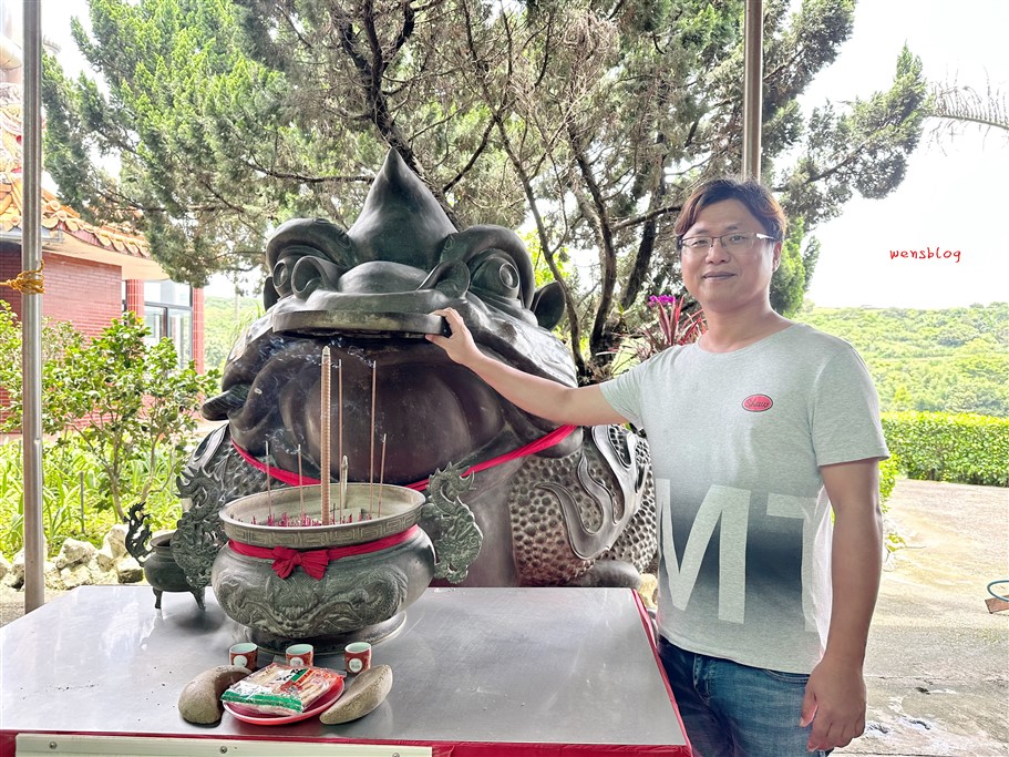 新北石門。金剛宮四面佛，宮廟界迪士尼~有著最多神像的寺廟，還有全臺灣最巨大的臥佛 @雯雯的玩樂地圖