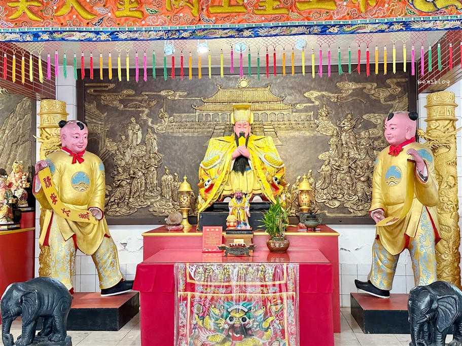 新北石門。金剛宮四面佛，宮廟界迪士尼~有著最多神像的寺廟，還有全臺灣最巨大的臥佛 @雯雯的玩樂地圖