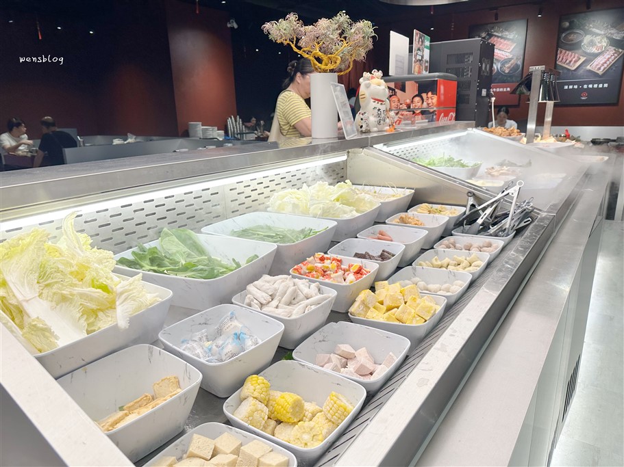 桃園中壢。二旭鍋桃園青埔店，IKEA商場內，主打1人1鍋＋自助吧吃到飽，最低 369 元起 @雯雯的玩樂地圖