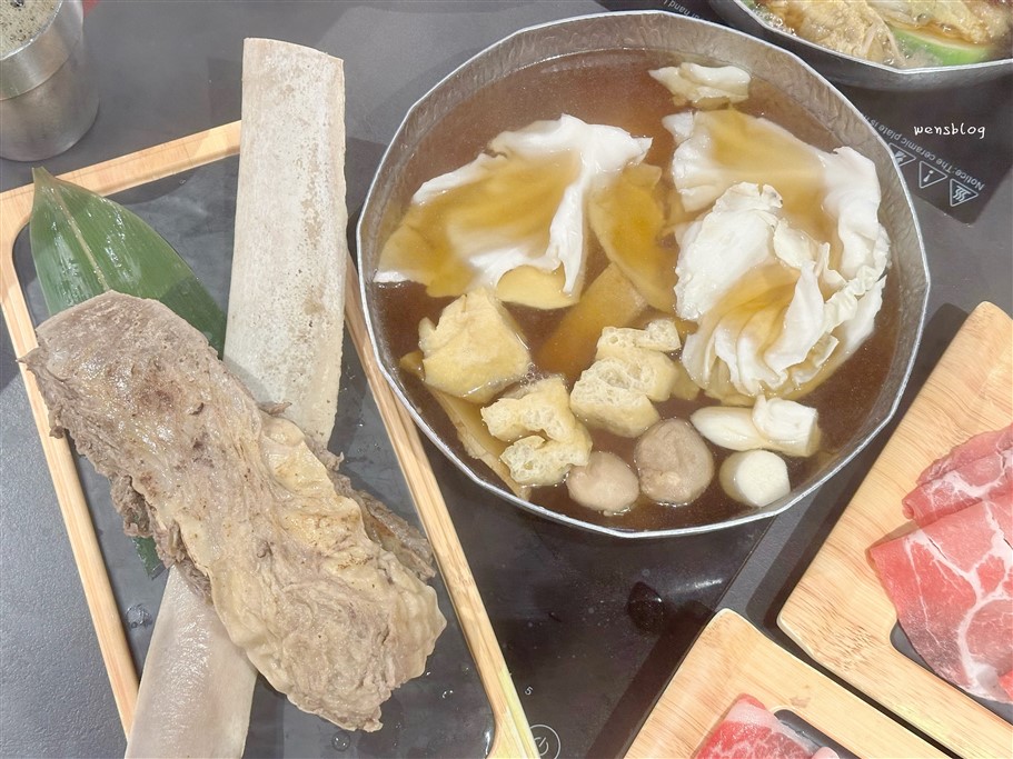 桃園中壢。二旭鍋桃園青埔店，IKEA商場內，主打1人1鍋＋自助吧吃到飽，最低 369 元起 @雯雯的玩樂地圖