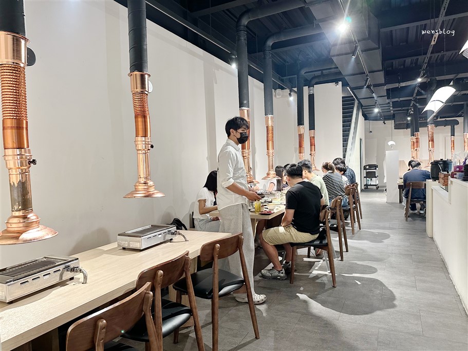 桃園龜山。路易奇電力公司林口塑膠電廠，主打高品質職人現切的肉品，搭配多種沾醬豐富味蕾 @雯雯的玩樂地圖