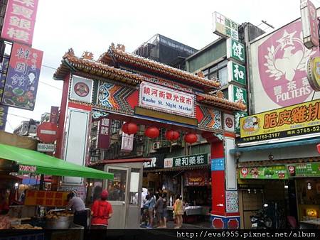 [台北松山]1020706饒河街觀光夜市~推推羅記醬汁魷魚+主播貢丸 @雯雯的玩樂地圖