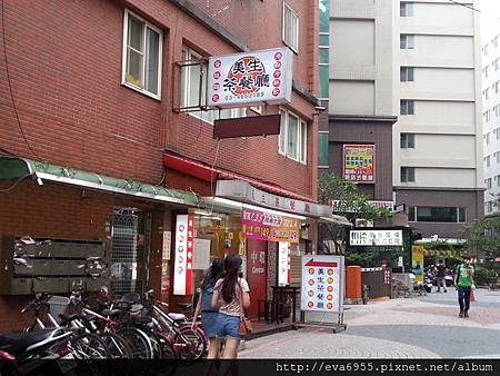 [桃園中壢]美生茶餐廳~不用到香港,中原大學這就可吃到道地的香港茶餐廳 @雯雯的玩樂地圖