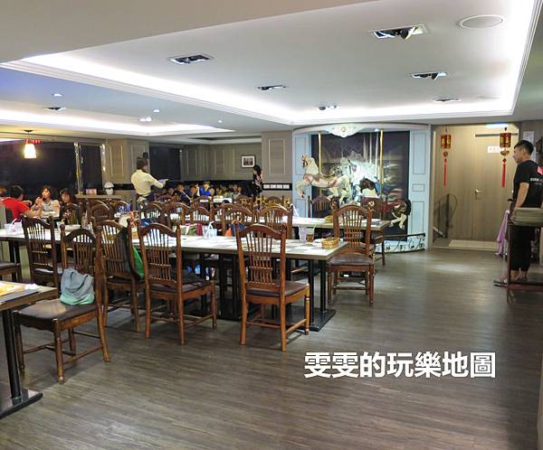 [桃園中壢]黑羊加州火烤餐廳BLACK SHEEP~店裡竟然有木馬,真是酷斃啦(結束營業) @雯雯的玩樂地圖