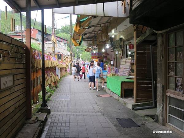 [新北平溪]菁桐老街+菁桐車站+天燈派出所~結合當地文化特色,造型特別又吸睛的派出所/新北旅遊觀光/平溪放天燈/停車方便 @雯雯的玩樂地圖