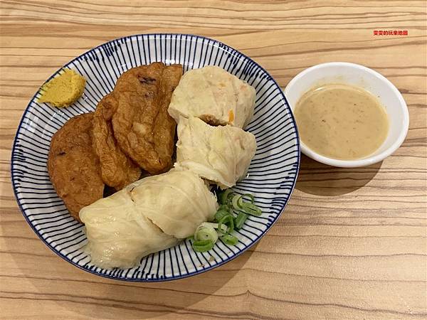 中壢美食。赤麵廠レッドラーメン(中壢店)，深夜食堂的新選擇，關東煮+拉麵，拉麵還有免費續加的服務喔 @雯雯的玩樂地圖