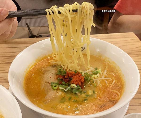 中壢美食。赤麵廠レッドラーメン(中壢店)，深夜食堂的新選擇，關東煮+拉麵，拉麵還有免費續加的服務喔 @雯雯的玩樂地圖