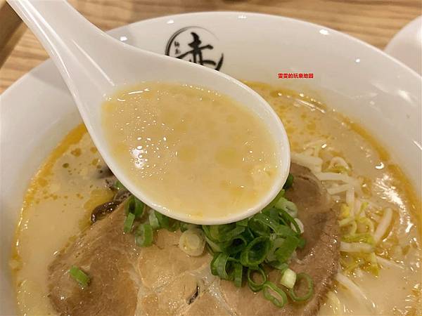 中壢美食。赤麵廠レッドラーメン(中壢店)，深夜食堂的新選擇，關東煮+拉麵，拉麵還有免費續加的服務喔 @雯雯的玩樂地圖