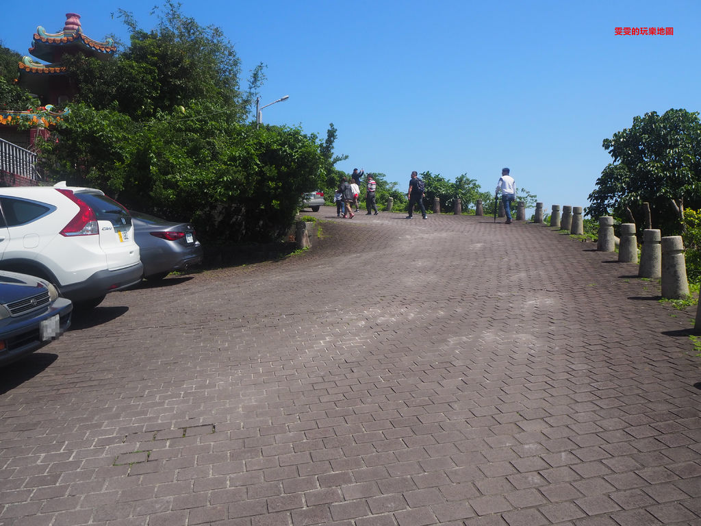 新北貢寮。龍洞灣岬步道,欣賞臨海矗立的巨石與壯麗的海岸景色,步道平緩好走容易達陣 @雯雯的玩樂地圖